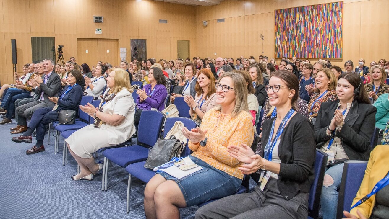 A group of people sitting in chairs Description automatically generated with medium confidence