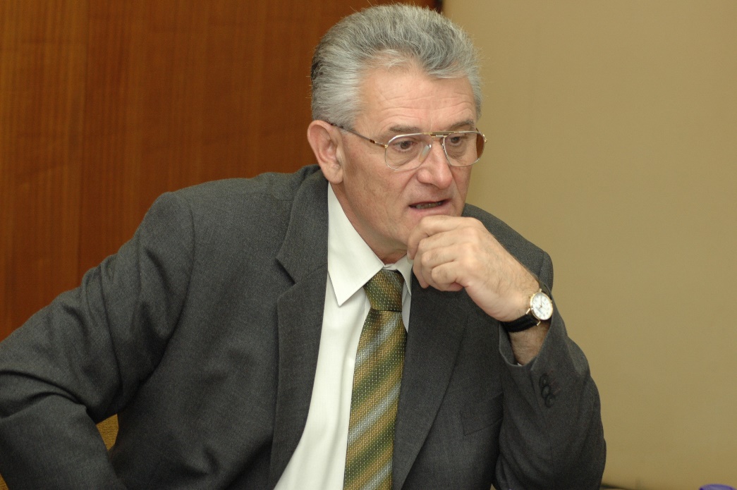 Dr. Tvrtko Šercar na konferenci COBISS 2004 (Vir: arhiv IZUM)