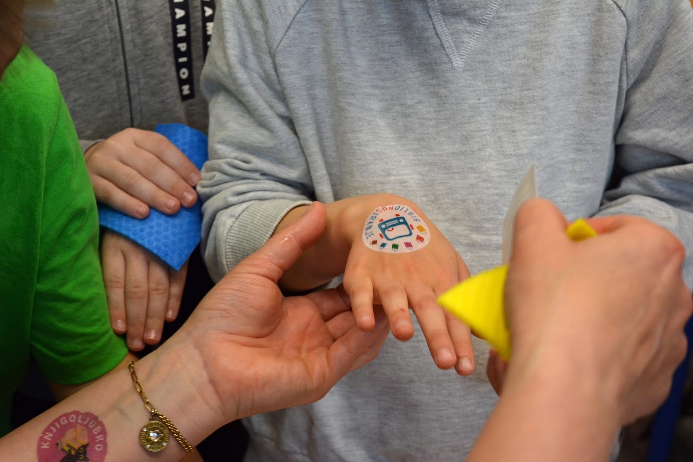 Slika 5: »Tetoviranje« (arhiv Knjižnice Mirana Jarca in Mestne knjižnice »Ivan Goran Kovačić«)