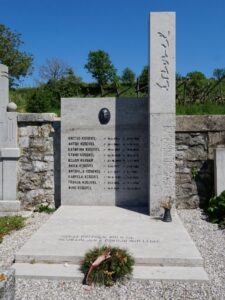 Grob Kosovelovih v Tomaju (vir: Wikipedija)